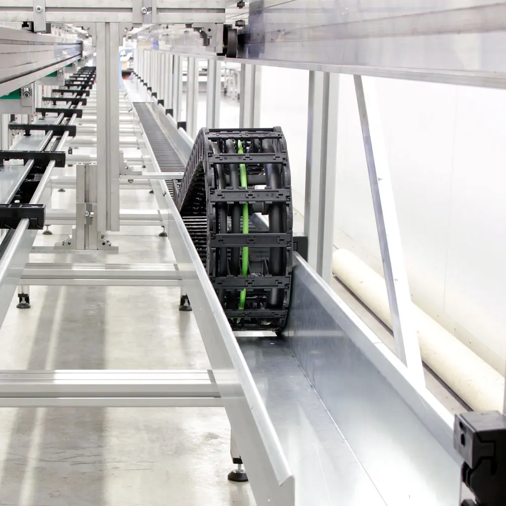 Roestvrijstalen Tsubaki Kabelschlepp kabelrups in een hygiënische omgeving van de voedingsindustrie